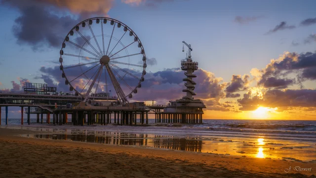 Scheveningen: beach, pier and sculpture at the shore