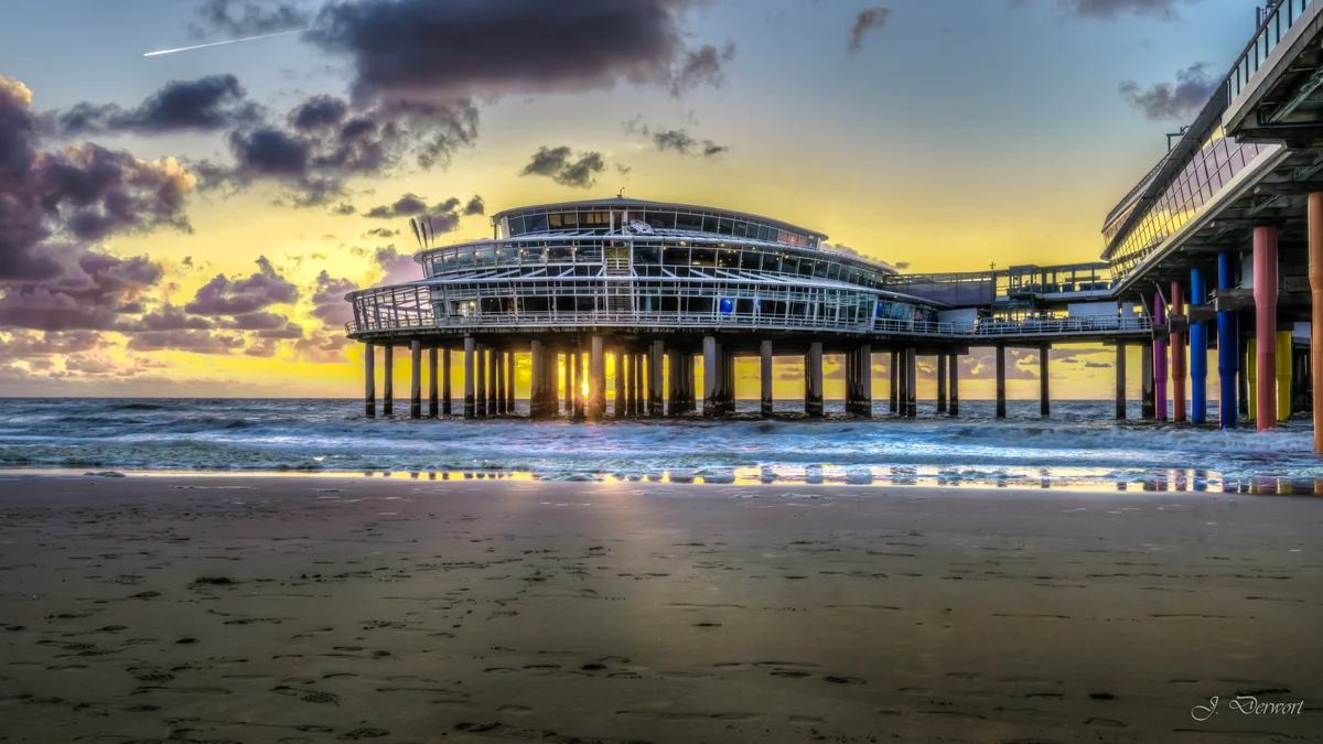 Pier closeup — Scheveningen