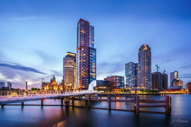 Wilhelminapier Rotterdam: bridges and waterfront light