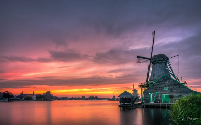 Zaanse Schans at dusk: Dutch houses, bridges and windmills