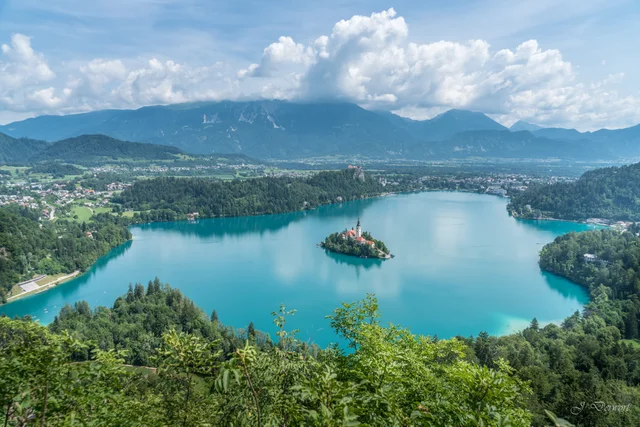 Lake Bled photography: island views and sunset light