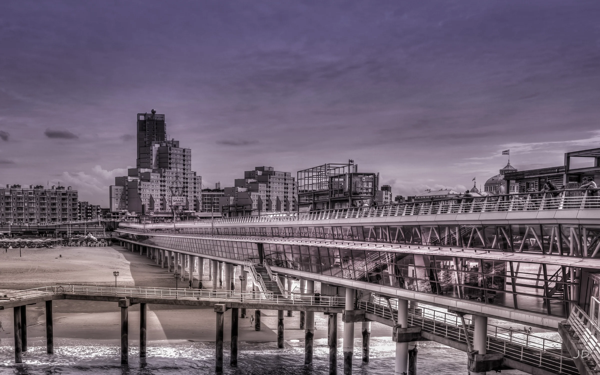 Scheveningen Pier: black-and-white studies during restoration