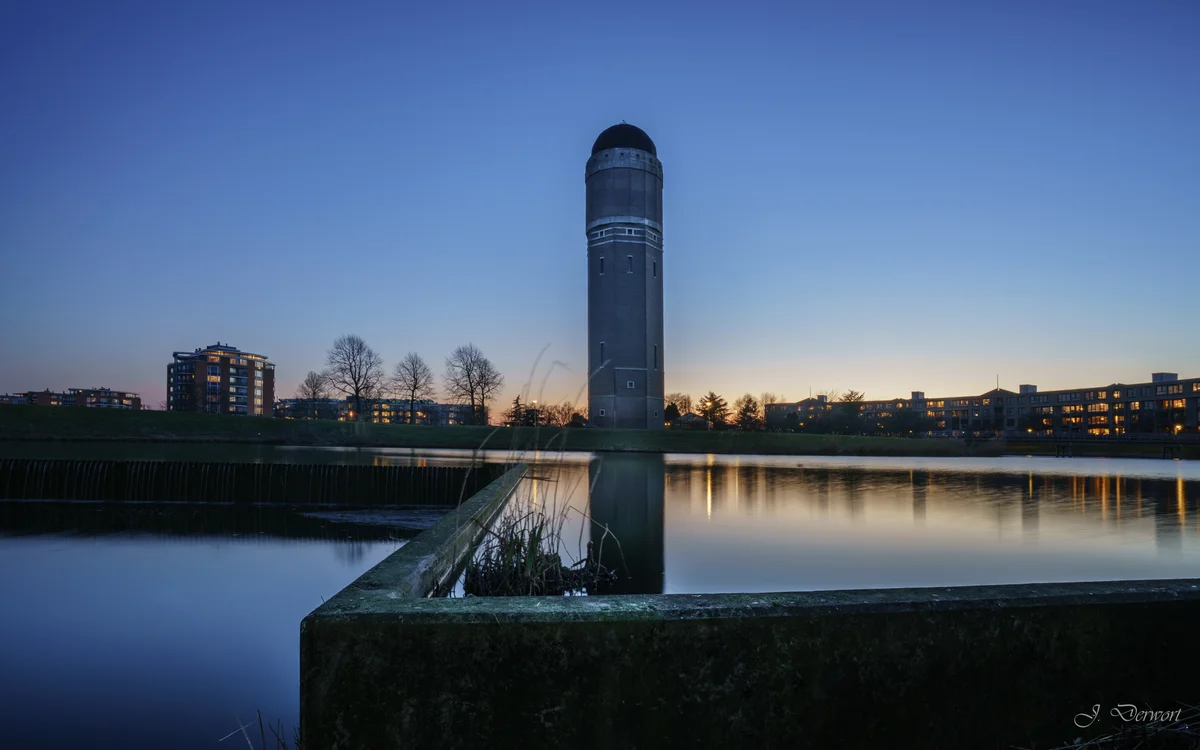 Water Tower with water in front — Zoetermeer’s water tower