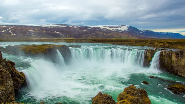 A summer road trip around Iceland: landscapes and waterfalls