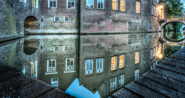 Den Bosch after dark: squares and waterside reflections