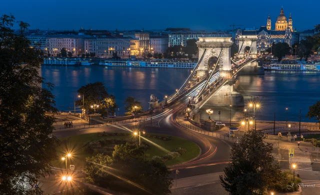 Bridges of Budapest: evening photography on the Danube